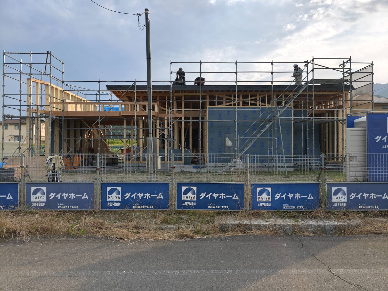 西条市で建築中の断熱等級7・UA値0.26の大きな平屋